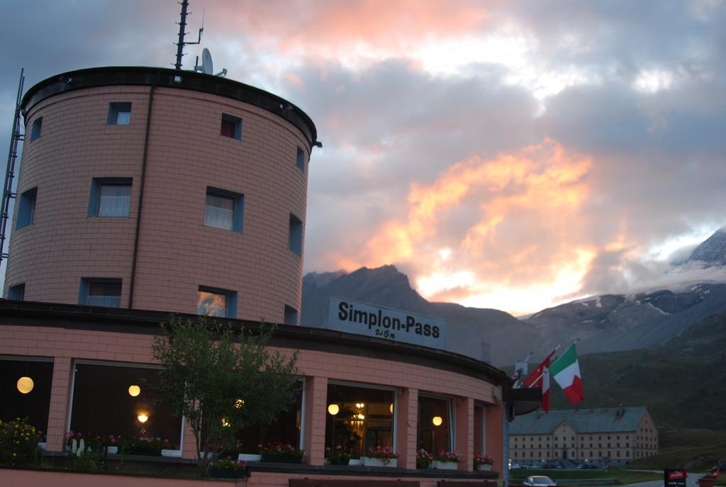 Hotel Restaurant Monte Leone Simplon Buitenkant foto